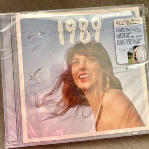Taylor Swift 1989 (Taylor's Version) (CD) Crystal Skies Blue CD With Poster NEW